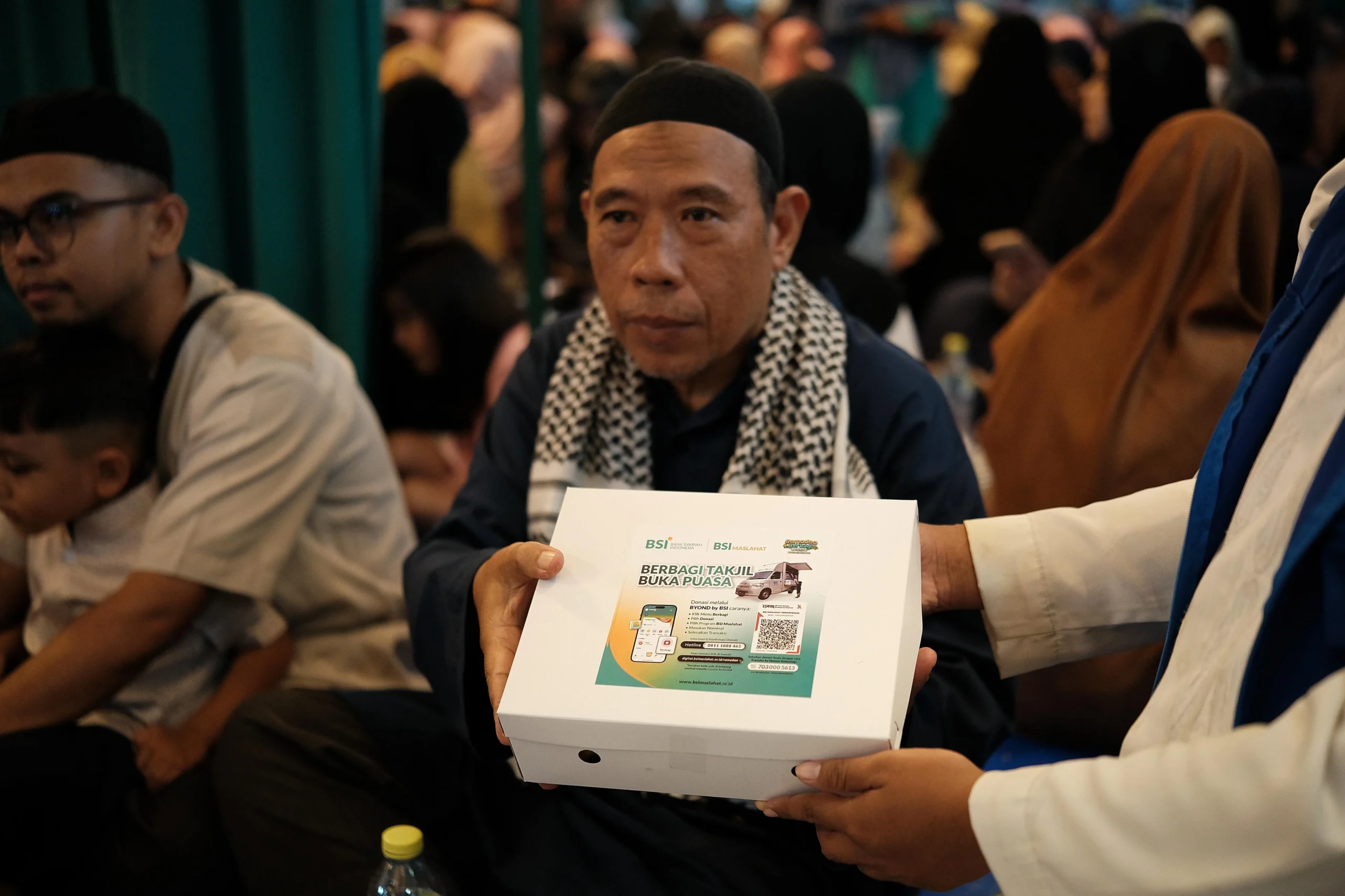 BSI Maslahat Bagikan 500 Paket Buka Puasa Gratis Di Masjid Raya Bintaro Jaya