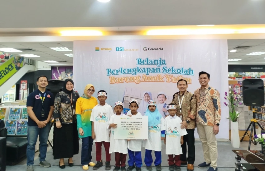 BSI Maslahat Ajak Anak Yatim Belanja Perlengkapan Sekolah di Gramedia Gajah Mada Medan
