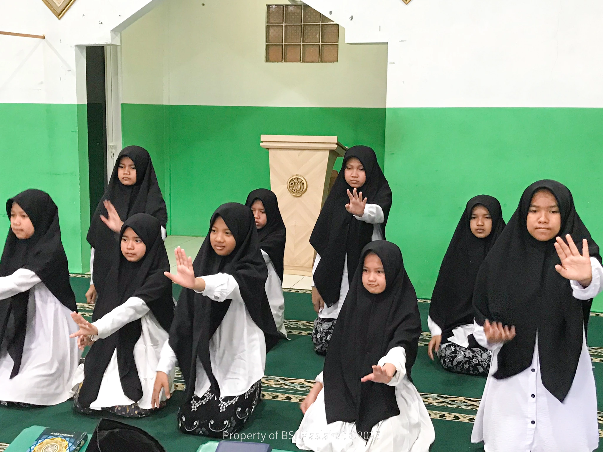 BSI Maslahat Dukung Pendidikan dan Pemberdayaan Anak Yatim Dhuafa di LKSA Al-Fitra Bandung 
