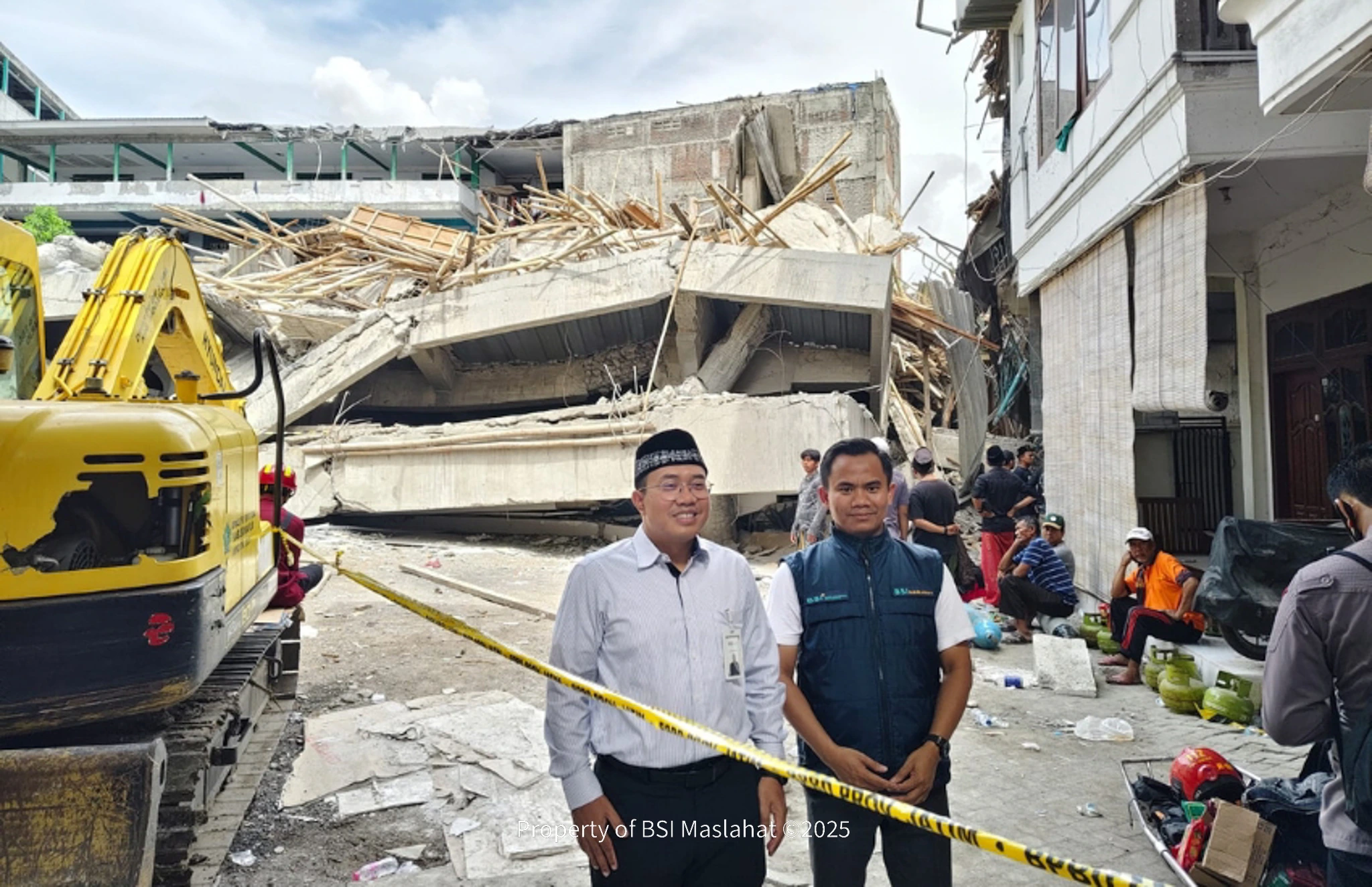 BSI Maslahat Salurkan Bantuan Kemanusiaan Atas Musibah yang Terjadi di Pesantren Al Khoziny (2)