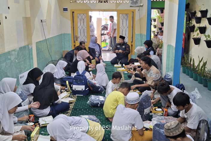 Bank Syariah Indonesia Salurkan Paket Perlengkapan Sekolah Kepada 50 Anak Yatim 