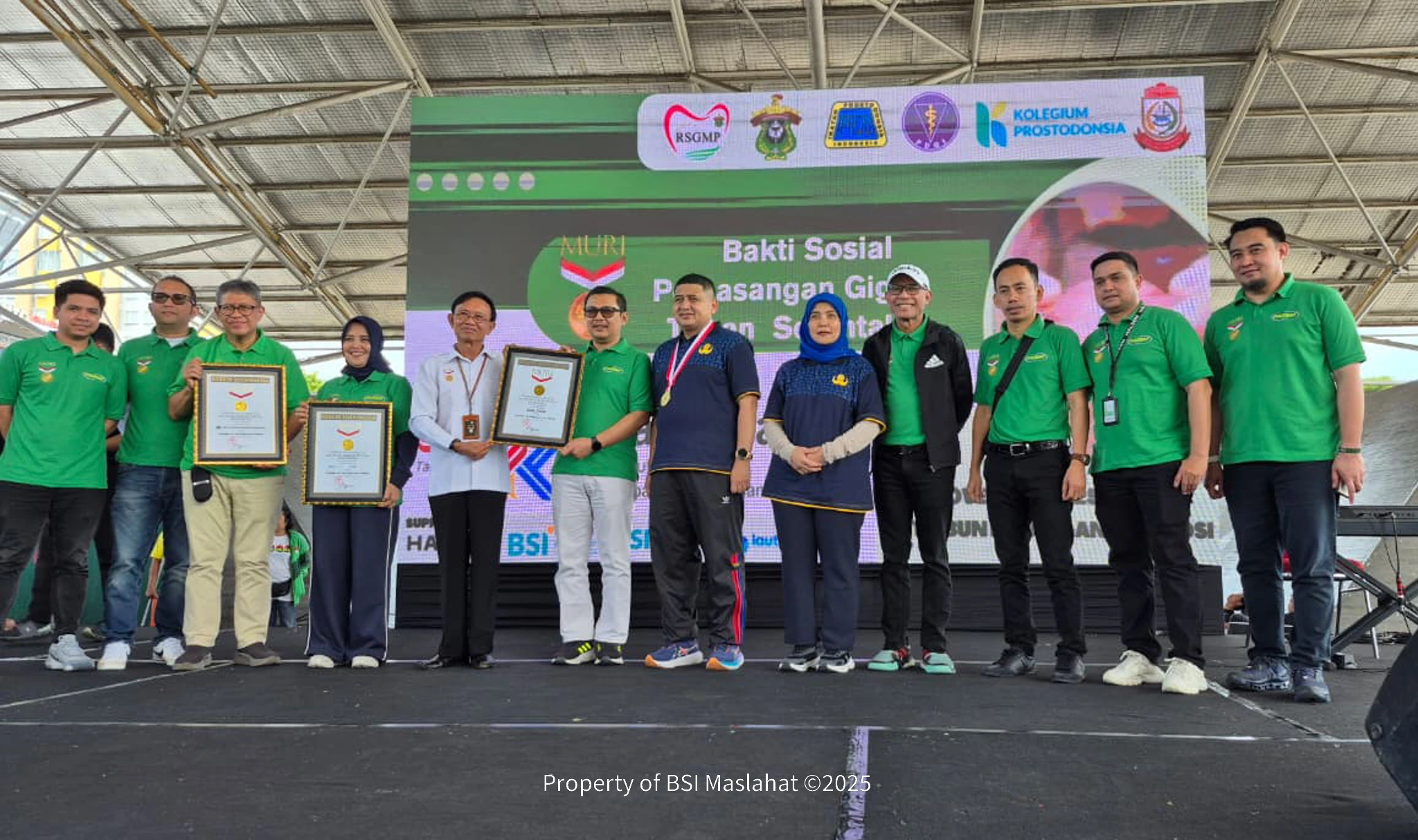 BSI Maslahat dan Pemkot Makassar Pecahkan Rekor MURI Lewat Aksi Gigi Tiruan Gratis untuk 300 Dhuafa