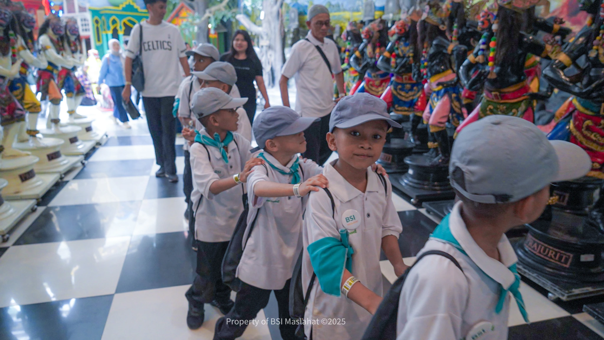 BSI Maslahat Ajak Anak-Anak Yatim Wisata Edukasi di Jatim Park - 4