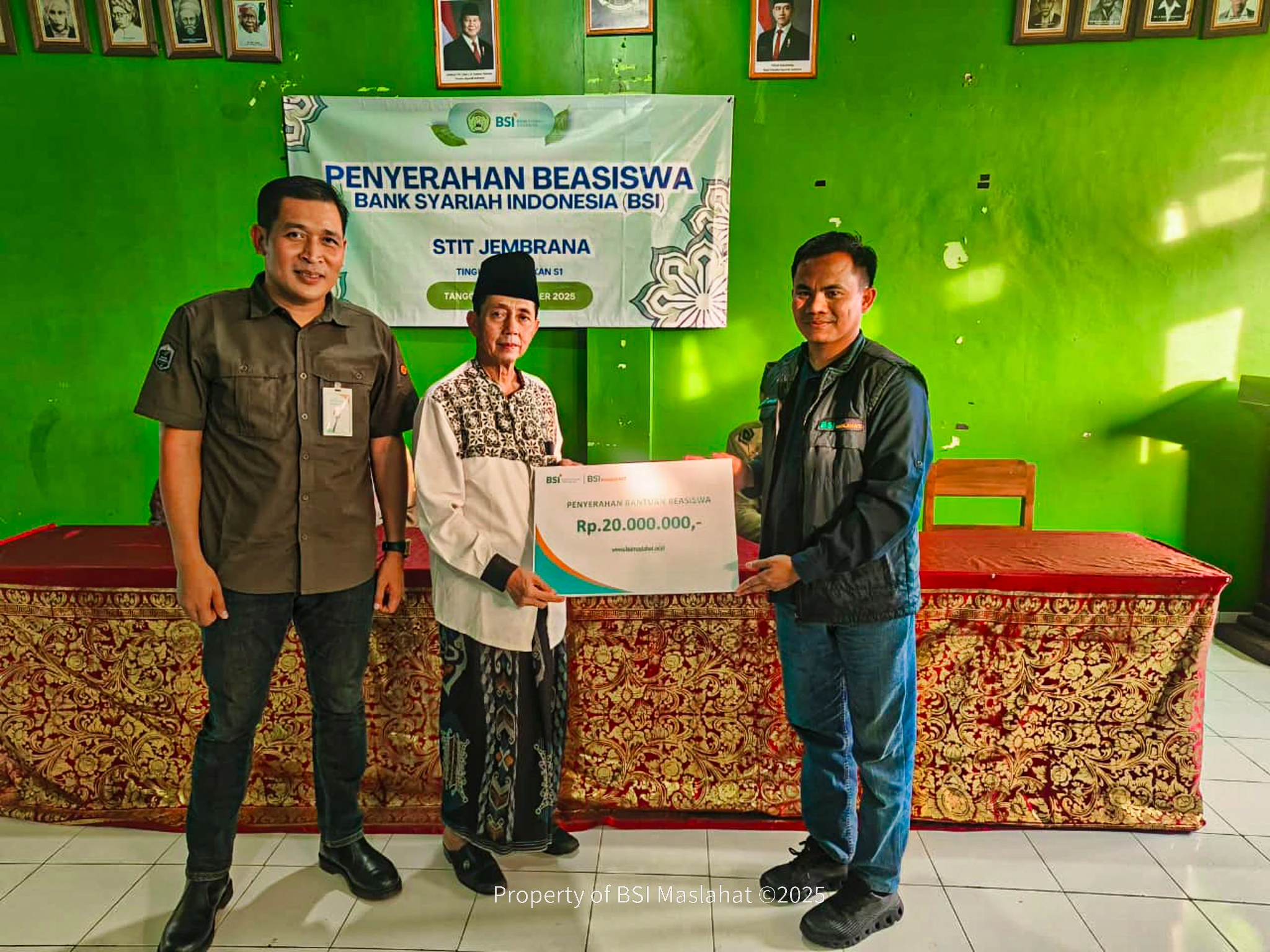 BSI Maslahat Salurkan Bantuan Pendidikan untuk Mahasiswa Dhuafa STIT Jembrana, Bali