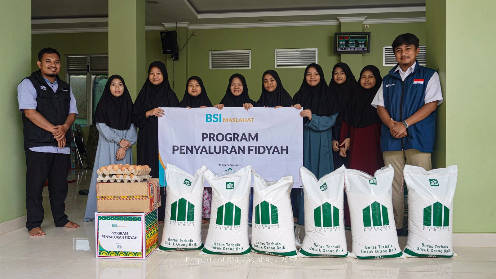 BSI Maslahat dan Musawarah Peduli Perkuat Kepedulian Sosial Lewat Penyaluran Fidyah untuk Santri Yatim Dhuafa 