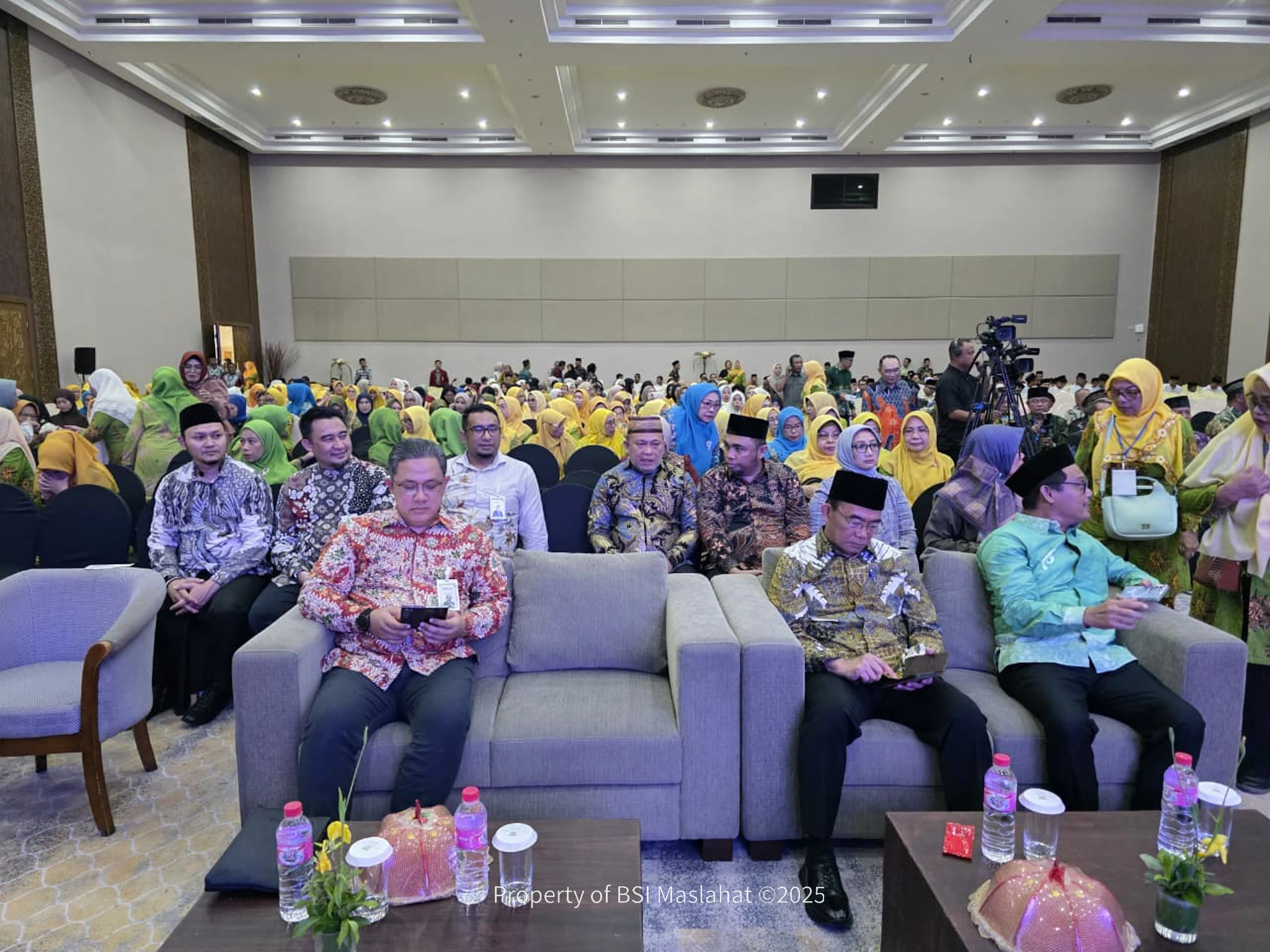 BSI Maslahat Perkuat Ekonomi Syariah Lewat Beasiswa dan Bantuan UMKM di Sulawesi Utara