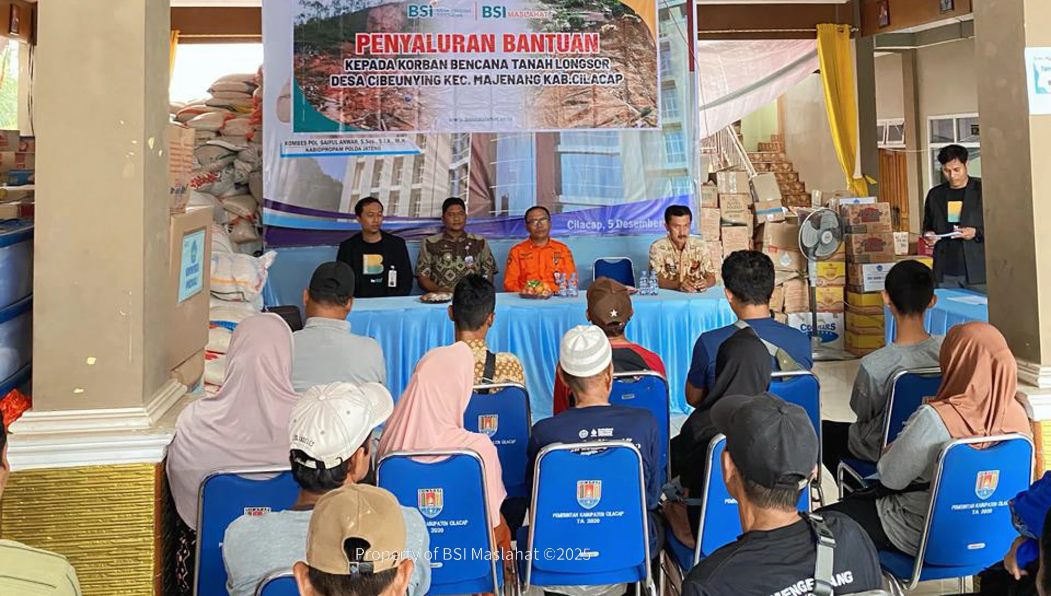 BSI Maslahat Salurkan Bantuan Sewa Hunian Sementara untuk Penyintas Longsor Cilacap 