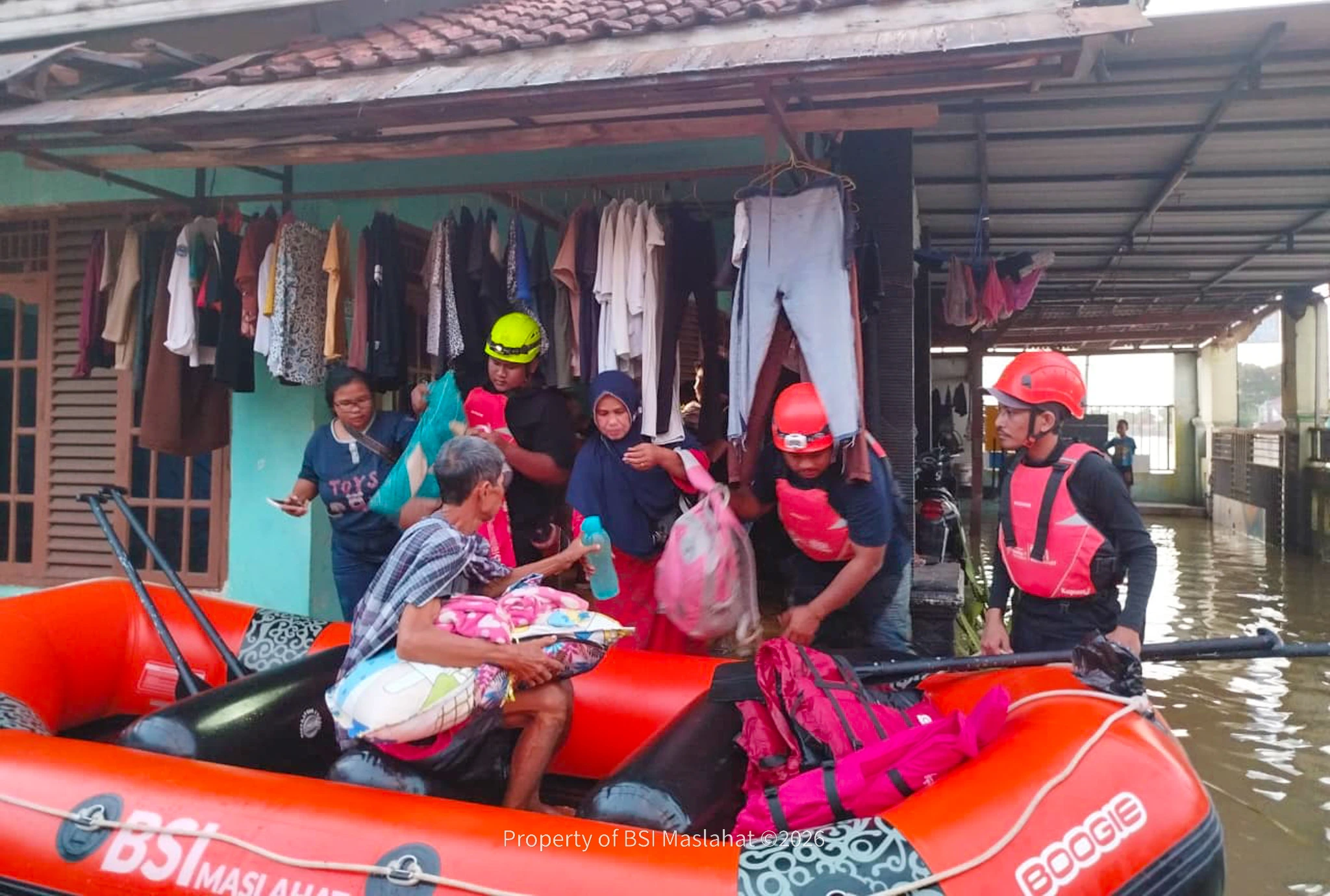 BSI Maslahat Respon Cepat Tangani Banjir di Karawang dan Rawa Buaya (4)
