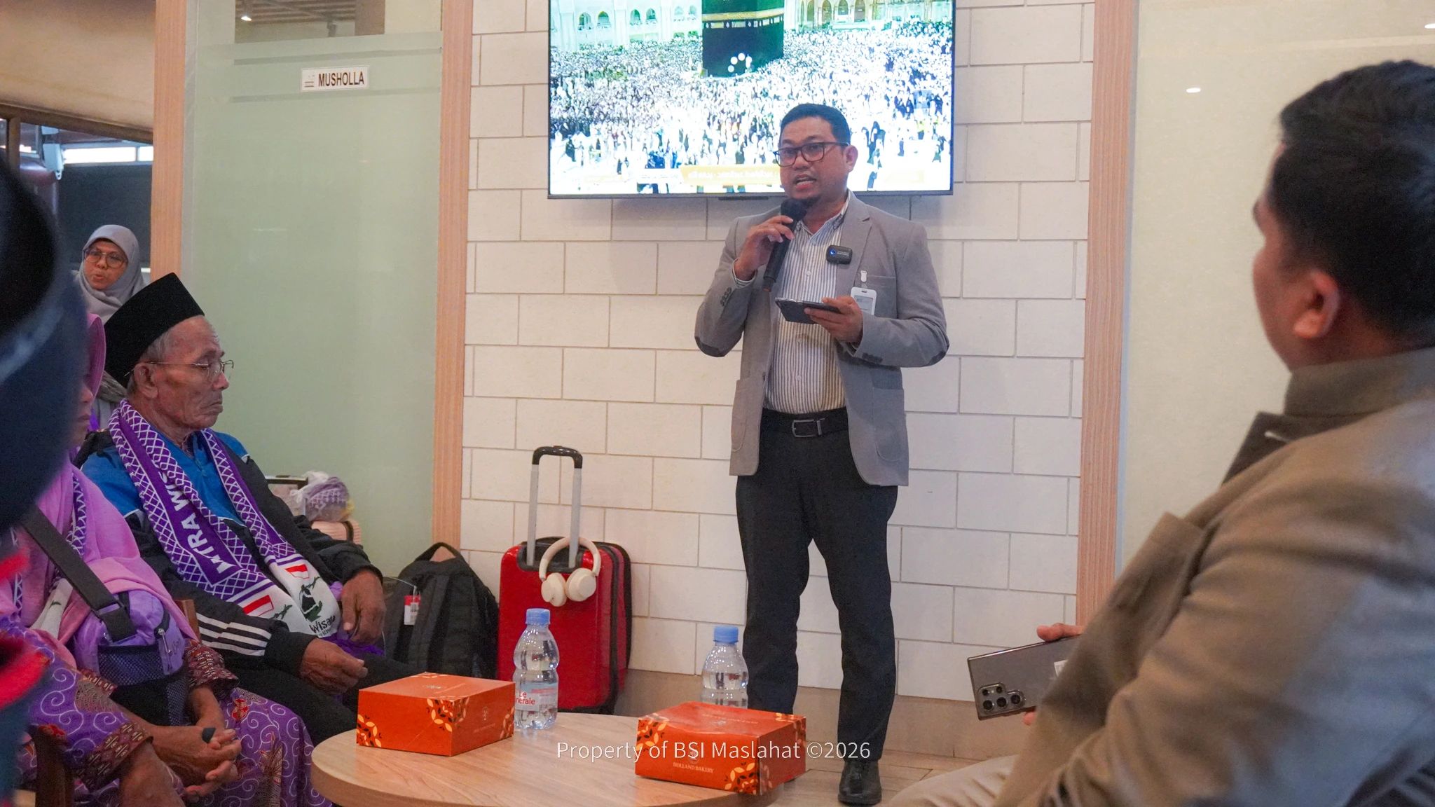 BSI Maslahat Bersama ZIS Indosat Berangkatkan Marbot Masjid dan Guru Ngaji Melalui Program Sedekah Umrah