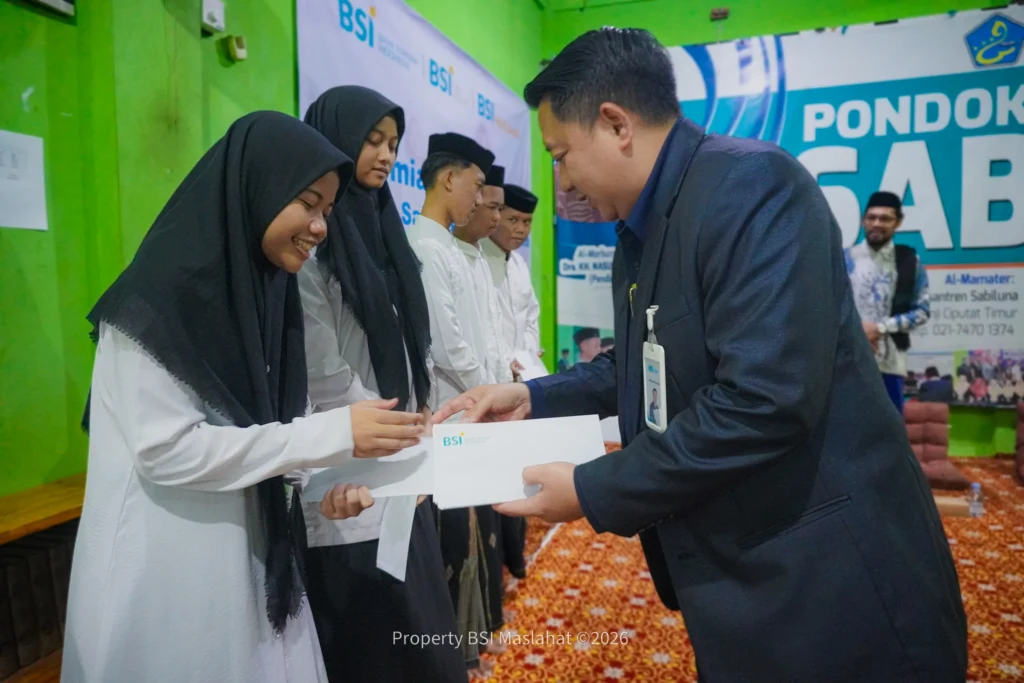 BSI Maslahat Salurkan Bantuan Senilai Rp288 Juta untuk Anak Yatim di Pondok Pesantren Sabiluna