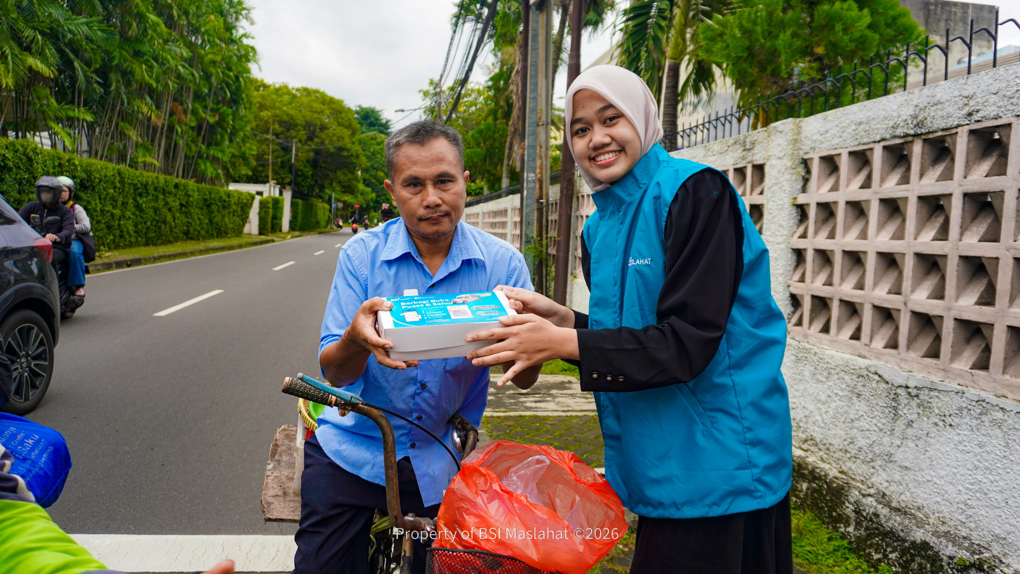 Dari Depan Kantor Hingga Penjuru Negeri, BSI Maslahat Hadirkan Program Berbagi Buka Puasa dan Sahur