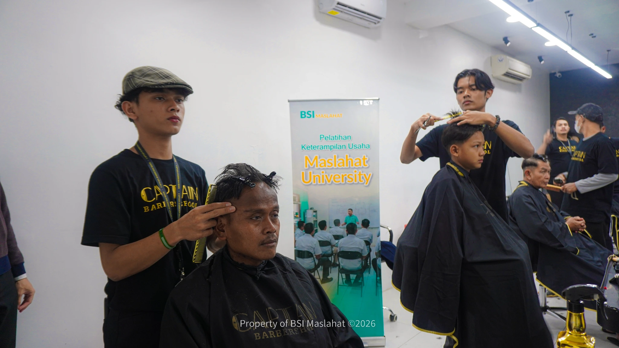 BSI Maslahat Bekali Dhuafa dengan Keterampilan Barber untuk Menumbuhkan Kemandirian Ekonomi
