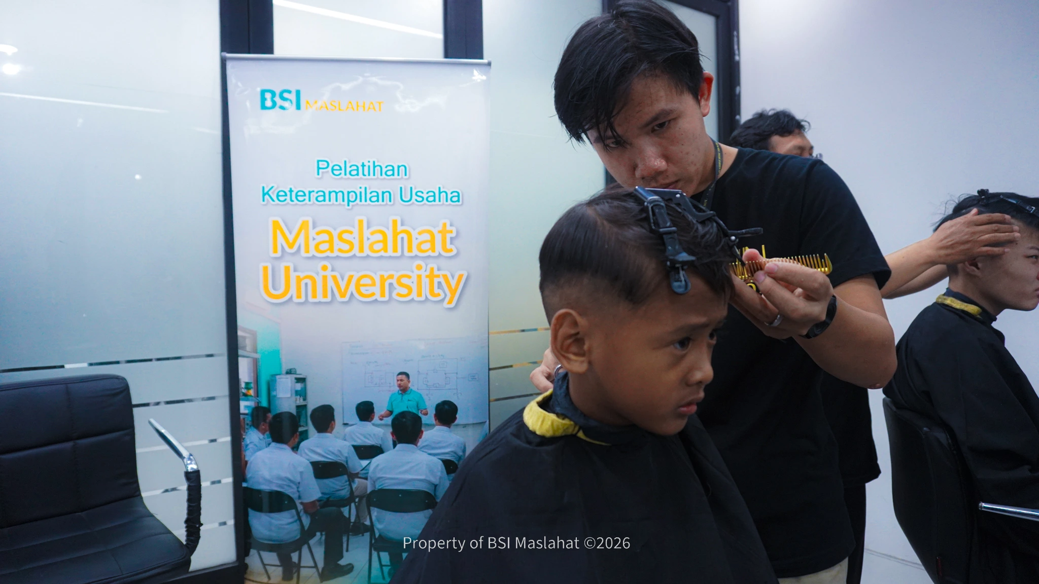 BSI Maslahat Bekali Dhuafa dengan Keterampilan Barber untuk Menumbuhkan Kemandirian Ekonomi