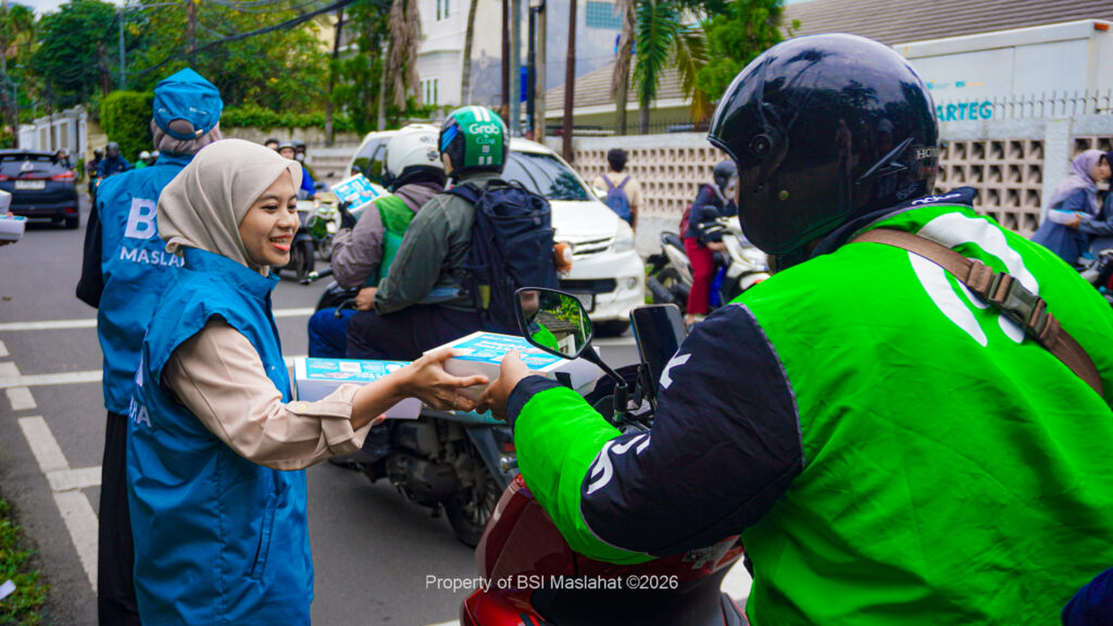 Dari Depan Kantor Hingga Penjuru Negeri, BSI Maslahat Hadirkan Program Berbagi Buka Puasa dan Sahur