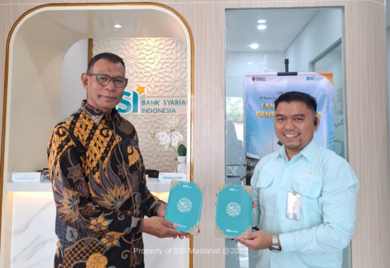 Ikhtiar Menguatkan Iman Muslim Pedalaman Papua : BSI Maslahat dan BSI Salurkan Al-Qurâ€™an ke Distrik Okaba